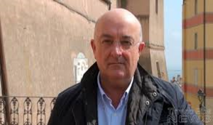 Il sindaco di Rio nell'Elba Claudio de Santi in risposta all'ex sindaco Danilo Alessi